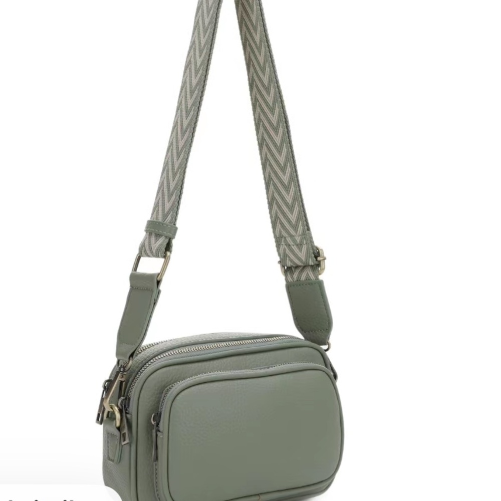 NWT SUGU Brooklyn Triple Zip Camera
Crossbody Bag